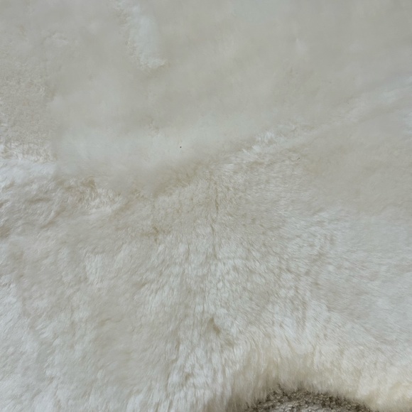 Soft Cream Sheepskin Rug - Picture 2 of 4